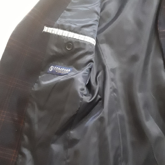 Suit - Picture 2 of 4